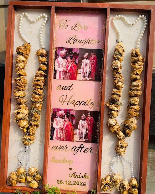 Premium Varmala Preservation Wooden Frame With Photos
