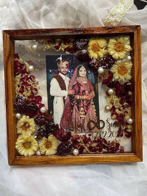 Artistic Resin Varmala Display Frame for Couples